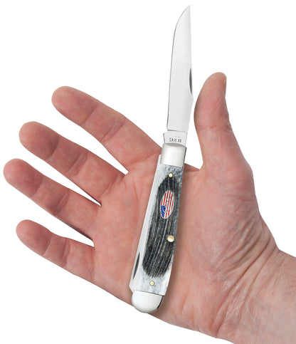 Sawcut Jigged Gray Bone Trapper In Hand