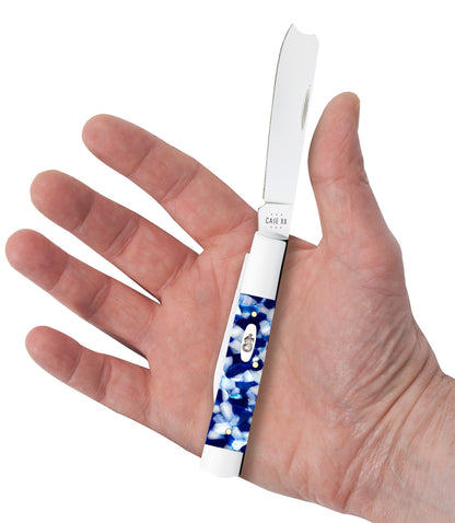 Smooth Blue Crackle Kirinite® Razor in hand.