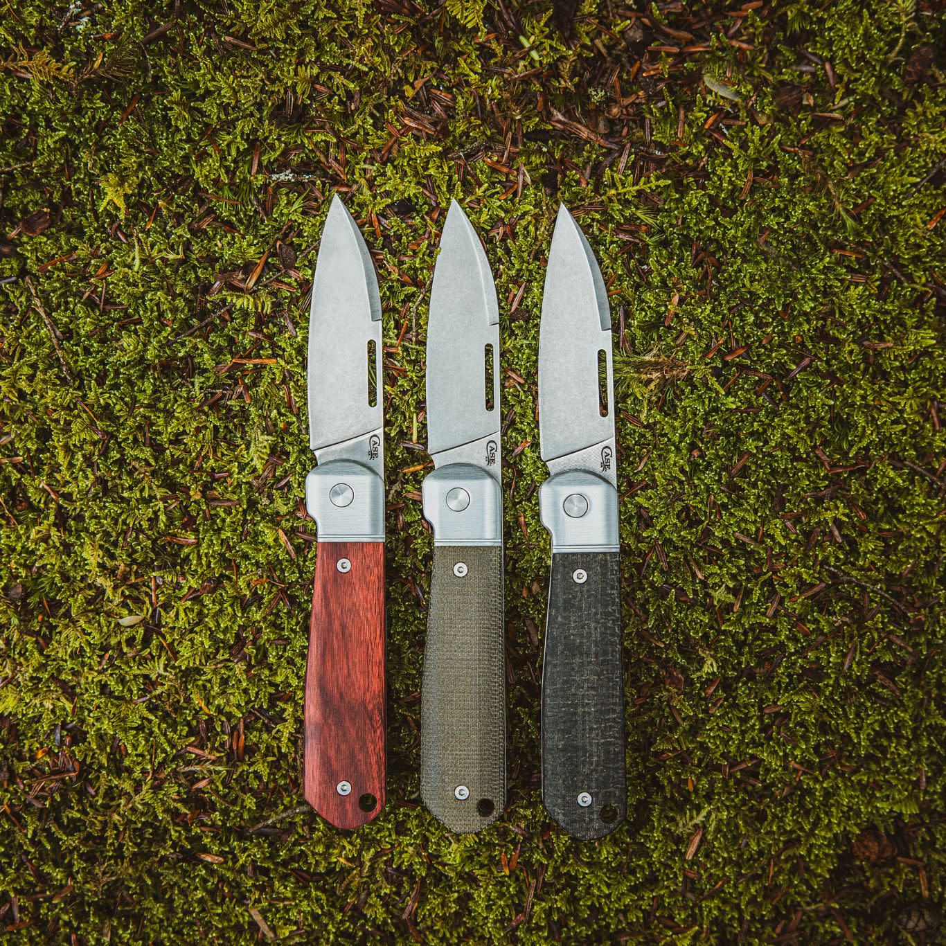 All Highbanks™ Knives on a Grass Background 