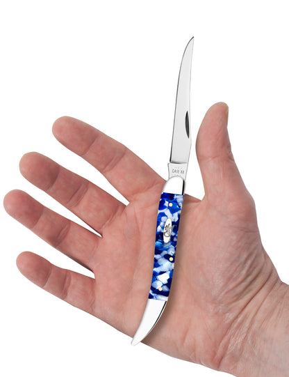 Smooth Blue Crackle Kirinite® Medium Texas Toothpick in hand.