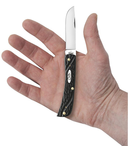 Jigged Rough Black® Synthetic Sod Buster® Jr Knife in Hand