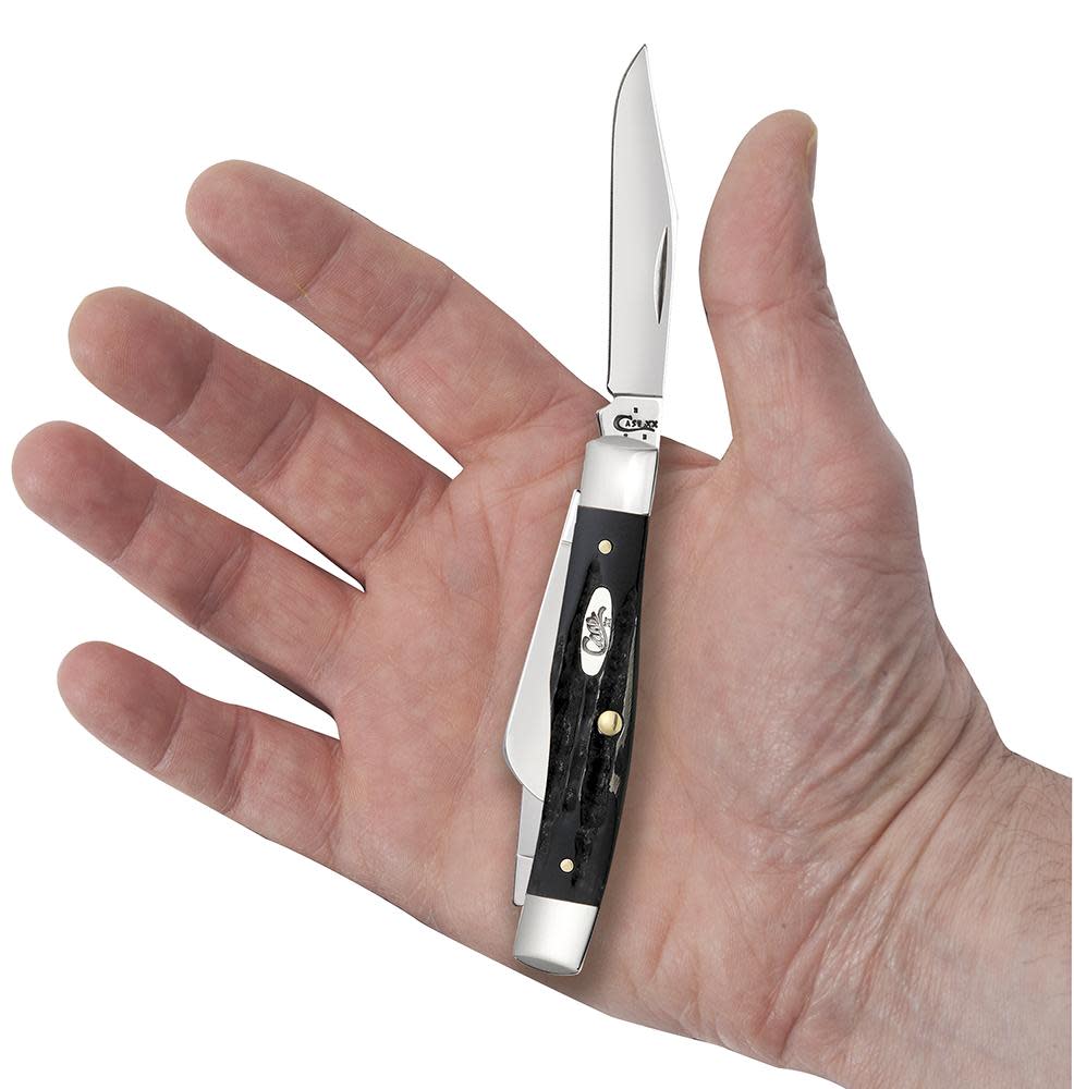Jigged Buffalo Horn Medium Stockman Knife in Hand