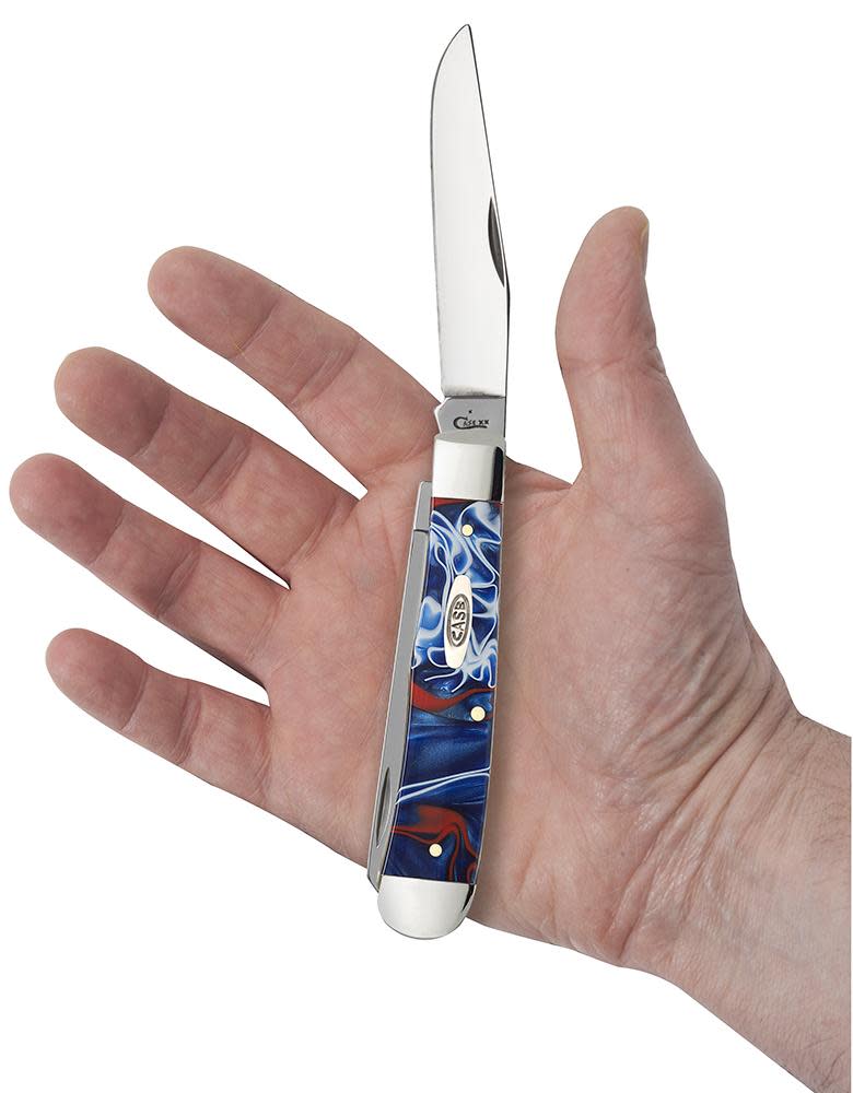 Patriotic Kirinite Trapper Knife in Hand