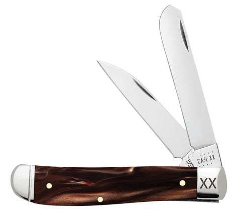 Front view of the Smooth Caramel Swirl Kirinite® Mini Trapper showing the Clip and Wharncliffe blades